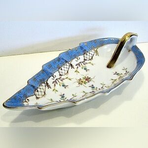 Vintage Leaf Porcelain Trinket Dish Blue with Gold Trim Excellent Conditiin